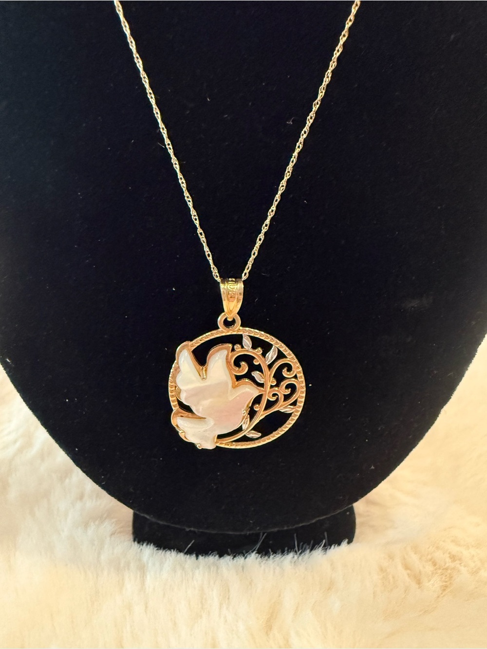 Gold- 10k Pendant Necklace with Mother-of-Pearl Inlay 10k